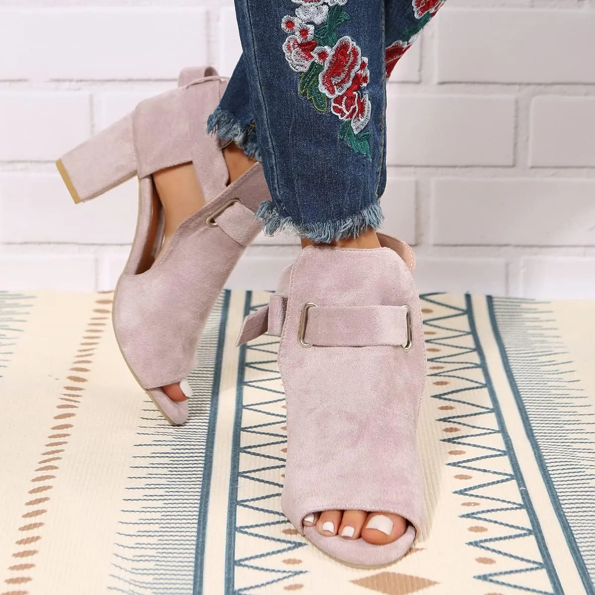 UOQAPRE Women's Chunky Heeled Sandals Ankle Strap Block Dress Pumps Shoes Summer Open Toe Low Heeled Party Sandals for Women